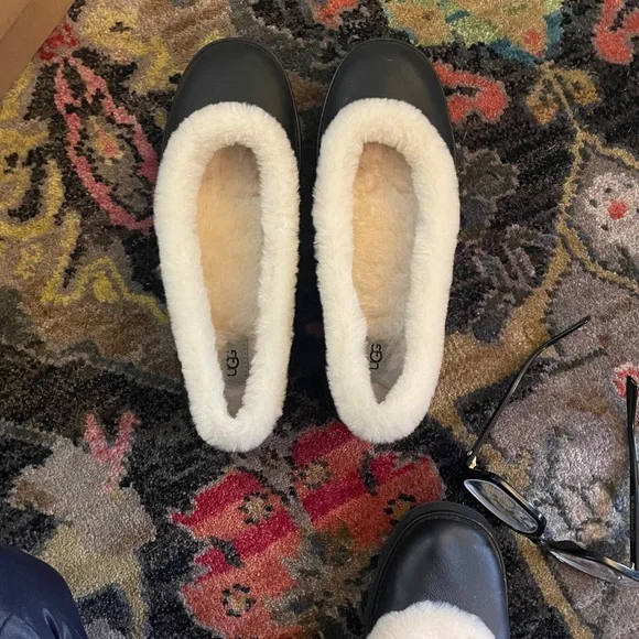 UGG Women's Black and Cream zora ballet flats - Picture 1 of 8